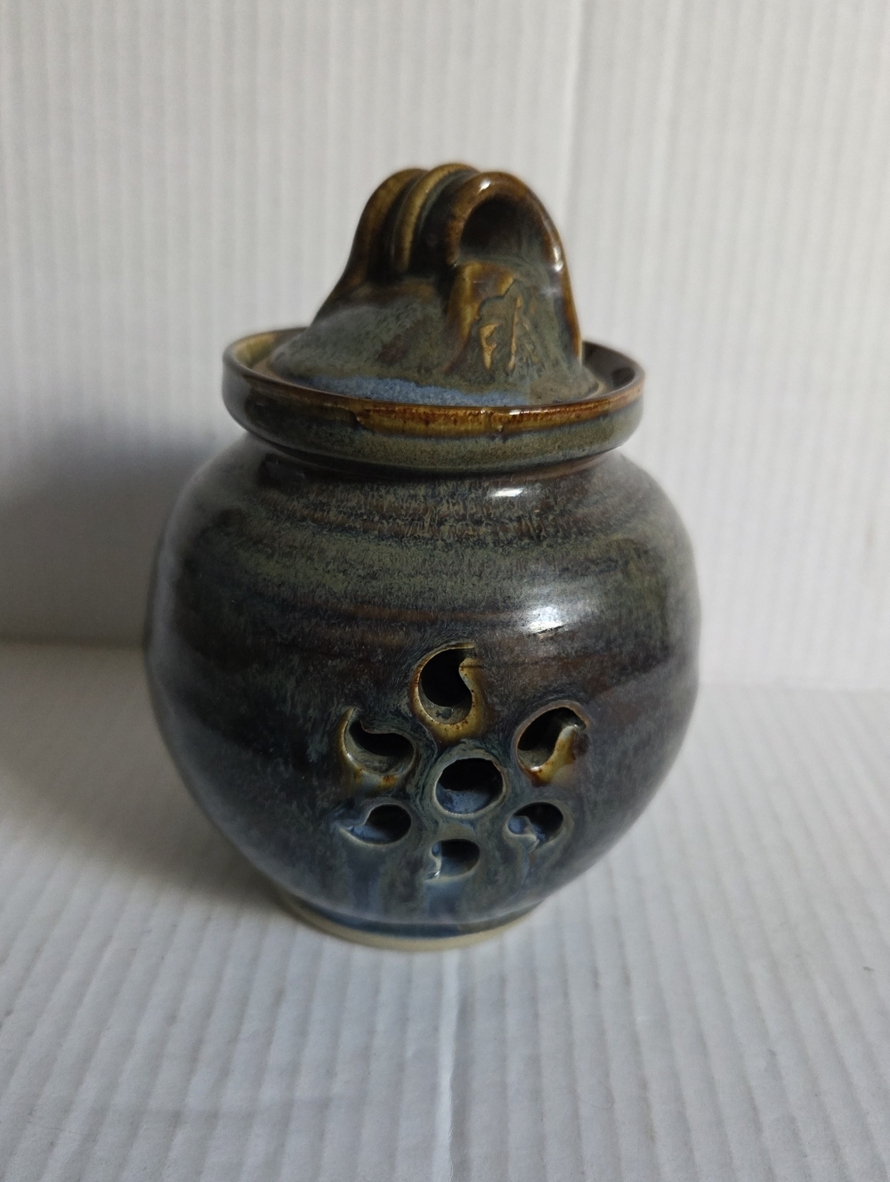 Vintage Handmade Garlic Bulb Stoneware Storage Keeper